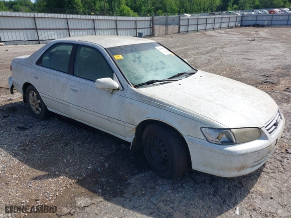 2000 Toyota Camry CE with VIN JT2BG22K3Y0471420, listed as a IAAI auction lot 42042973 with 1 mi miles. Bid and sale history available at carsss.com. Image 1.