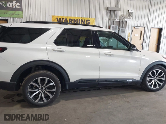 2025 Ford Explorer ST-Line with VIN 1FMUK8KH6SGA60996, listed as a IAAI auction lot 42404251 with 7,310 mi miles and . Bid and sale history available at DreamBid. Image 13.