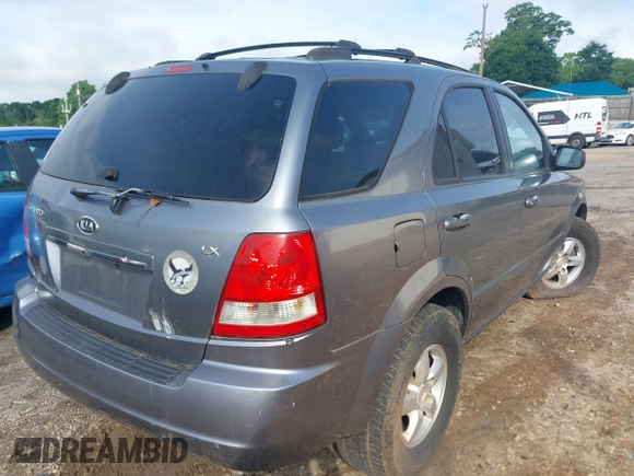 2006 Kia Sorento LX z VIN KNDJD733565594023, wystawiony jako IAAI lot #42375621 z przebiegiem 129 468 mil mil oraz . Historia ofert i sprzedaży dostępna na DreamBid. Obrazek 4.