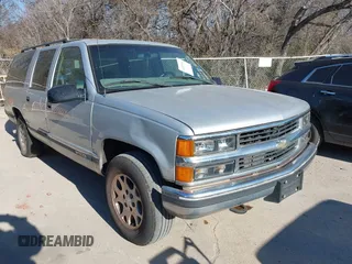 1997 Chevrolet Suburban with VIN 3GNFK16R6VG186072, listed as a IAAI auction lot 41373166 with 275,290 mi miles. Bid and sale history available at carsss.com. Image 1.