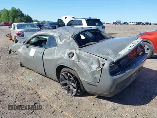 2019 Dodge Challenger R/T z VIN 2C3CDZBT8KH570991, wystawiony jako IAAI lot #42133680 z przebiegiem 158 186 mil mil oraz . Historia ofert i sprzedaży dostępna na DreamBid. Obrazek 3.