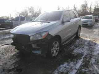 2014 Mercedes-Benz M-Class ML 350 with VIN 4JGDA5HB1EA304498, listed as a IAAI auction lot 41527416 with 114,519 mi miles. Bid and sale history available at carsss.com. Image 17.