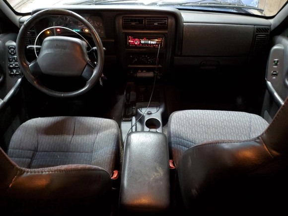 2000 Jeep Cherokee z VIN 1J4FF48S0YL153259, wystawiony jako Copart lot #52509955 z przebiegiem 204 042 mil mil oraz Czysty tytuł • Clean title. Historia ofert i sprzedaży dostępna na DreamBid. Obrazek 8.