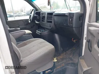 2008 Chevrolet Express Cargo Van with VIN 1GCFG15X081153310, listed as a IAAI auction lot 41892125 with 297,669 mi miles. Bid and sale history available at carsss.com. Image 5.