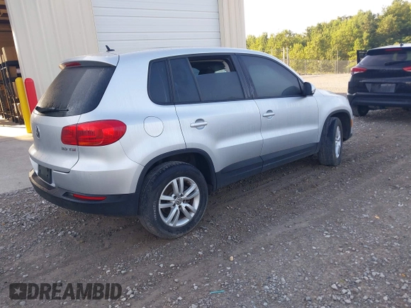 2013 Volkswagen Tiguan S z VIN WVGAV3AX0DW562532, wystawiony jako IAAI lot #42737494 z przebiegiem 152 549 mil mil oraz . Historia ofert i sprzedaży dostępna na DreamBid. Obrazek 4.