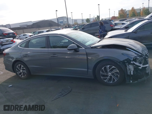 2022 Hyundai Sonata Hybrid Blue with VIN KMHL24JJ5NA037502, listed as a IAAI auction lot 40975379 with 69,018 mi miles. Bid and sale history available at carsss.com. Image 14.