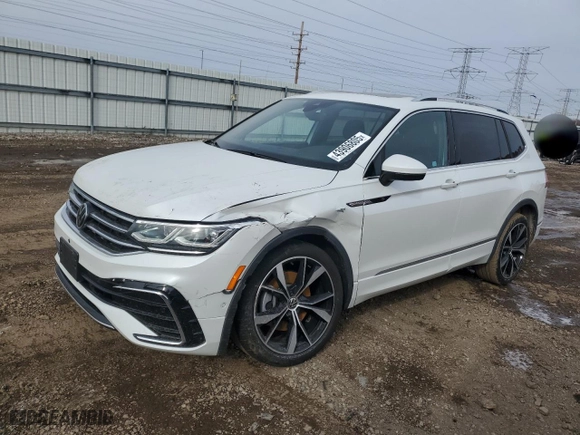 2022 Volkswagen Tiguan SEL R-Line with VIN 3VV4B7AX4NM103217, listed as a Copart auction lot 43906805 with 17,990 mi miles and Salvage Title. Bid and sale history available at carsss.com. Image 1.