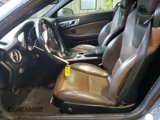 2015 Mercedes-Benz SLK 250 z VIN WDDPK4HA9FF104558, wystawiony jako Copart lot #52104545 z przebiegiem 77 054 mil mil oraz Szkody całkowita. Historia ofert i sprzedaży dostępna na DreamBid. Obrazek 7.