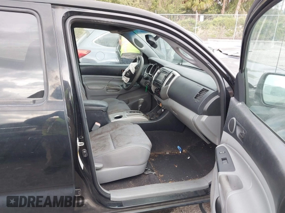 2013 Toyota Tacoma with VIN 3TMMU4FN5DM052257, listed as a IAAI auction lot 41260265 with 121,882 mi miles. Bid and sale history available at carsss.com. Image 5.
