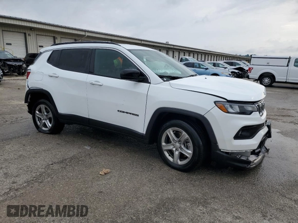 2023 Jeep Compass Latitude с VIN 3C4NJDBN8PT562163, выставлен на аукционе Copart как лот 63021635 с пробегом 51 549 миль миль и Списание • Salvage title. История ставок и продаж доступна на DreamBid. Изображение 4.