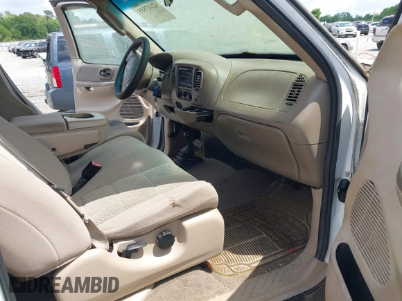 2003 Ford F-150 XL z VIN 1FTRX18W03NA25313, wystawiony jako IAAI lot #42147555 z przebiegiem 143 837 mil mil oraz . Historia ofert i sprzedaży dostępna na DreamBid. Obrazek 5.