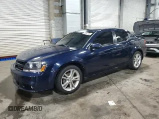 2013 Dodge Avenger SXT z VIN 1C3CDZCG7DN586076, wystawiony jako Copart lot #57581735 z przebiegiem 187 149 mil mil oraz Szkoda całkowita • Salvage title. Historia ofert i sprzedaży dostępna na DreamBid. Obrazek 1.