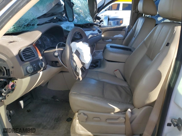 2010 Chevrolet Suburban LT with VIN 1GNUKJE37AR115137, listed as a Copart auction lot 87847005 with 304,546 mi miles and Non Repairable. Bid and sale history available at carsss.com. Image 7.