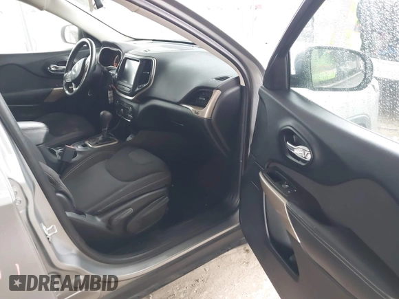 2017 Jeep Cherokee Latitude с VIN 1C4PJLCS2HW596098, выставлен на аукционе IAAI как лот 41409241 с пробегом 93 569 миль миль и . История ставок и продаж доступна на DreamBid. Изображение 5.