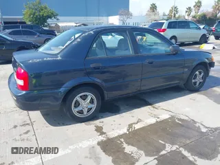 1999 Mazda Protege DX z VIN JM1BJ2229X0189290, wystawiony jako IAAI lot #41796448 z przebiegiem 281 528 mil mil oraz . Historia ofert i sprzedaży dostępna na DreamBid. Obrazek 4.