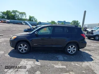 2010 Toyota RAV4 Limited с VIN JTMDK4DV2AD012802, выставлен на аукционе IAAI как лот 42562662 с пробегом 283 501 миль миль и . История ставок и продаж доступна на DreamBid. Изображение 14.