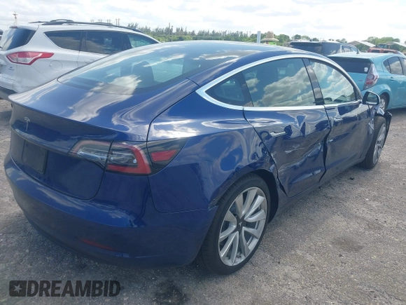 2020 Tesla Model 3 Standard Range Plus z VIN 5YJ3E1EA6LF785622, wystawiony jako IAAI lot #42080180 z przebiegiem 34 133 mil mil oraz . Historia ofert i sprzedaży dostępna na DreamBid. Obrazek 4.