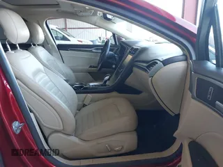 2013 Ford Fusion SE Hybrid z VIN 3FA6P0LU9DR183625, wystawiony jako IAAI lot #42338533 z przebiegiem 159 546 mil mil oraz . Historia ofert i sprzedaży dostępna na DreamBid. Obrazek 5.