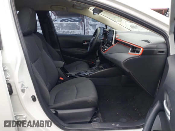 2020 Toyota Corolla LE with VIN JTDEPRAE7LJ073655, listed as a IAAI auction lot 41517910 with 83,251 mi miles. Bid and sale history available at carsss.com. Image 5.
