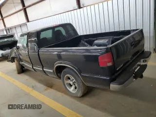 2001 Chevrolet S-10 LS with VIN 1GCCS19W518137894, listed as a Copart auction lot 51123925 with Not Provided miles and Salvage Title. Bid and sale history available at DreamBid. Image 2.
