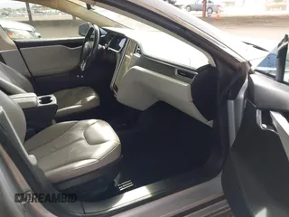 2014 Tesla Model S 60 with VIN 5YJSA1H17EFP35351, listed as a IAAI auction lot 41558434 with 151,002 mi miles and . Bid and sale history available at DreamBid. Image 5.