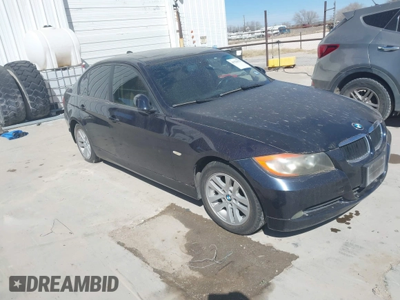 2007 BMW 3 Series 328i z VIN WBAVA33567KX83770, wystawiony jako IAAI lot #41526173 z przebiegiem 117 995 mil mil oraz . Historia ofert i sprzedaży dostępna na DreamBid. Obrazek 1.