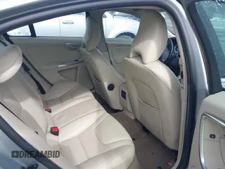 2013 Volvo S60 T5 Premier z VIN YV1612FS1D2181416, wystawiony jako IAAI lot #42173647 z przebiegiem 119 150 mil mil oraz . Historia ofert i sprzedaży dostępna na DreamBid. Obrazek 8.