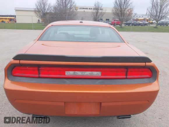 2011 Dodge Challenger z VIN 2B3CJ4DG0BH508297, wystawiony jako IAAI lot #42006059 z przebiegiem 85 242 mil mil oraz . Historia ofert i sprzedaży dostępna na DreamBid. Obrazek 16.