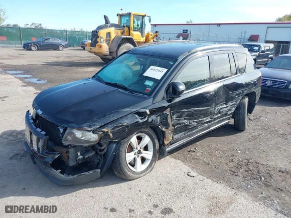 2014 Jeep Compass Latitude with VIN 1C4NJDEB0ED622084, listed as a IAAI auction lot 40412845 with 191,571 mi miles. Bid and sale history available at carsss.com. Image 2.