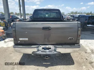 2005 Ford F-250 XL z VIN 1FTSX20P95EB03036, wystawiony jako Copart lot #52512595 z przebiegiem 135 678 mil mil oraz Czysty tytuł • Clean title. Historia ofert i sprzedaży dostępna na DreamBid. Obrazek 6.
