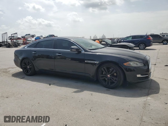2017 Jaguar XJ Portfolio z VIN SAJWJ2GD7H8W09757, wystawiony jako Copart lot #62157725 z przebiegiem 64 060 mil mil oraz Szkoda całkowita • Salvage title. Historia ofert i sprzedaży dostępna na DreamBid. Obrazek 4.