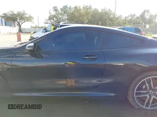 2020 BMW M8 z VIN WBSAE0C01LCD54612, wystawiony jako IAAI lot #41022043 z przebiegiem Nie podano mil oraz . Historia ofert i sprzedaży dostępna na DreamBid. Obrazek 15.