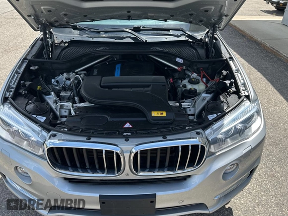 2016 BMW X5 xDrive40e z VIN 5UXKT0C52G0F74828, wystawiony jako Copart lot #58977975 z przebiegiem 122 045 mil mil oraz Czysty tytuł • Clean title. Historia ofert i sprzedaży dostępna na DreamBid. Obrazek 7.