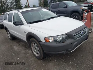2004 Volvo V70 XC70 with VIN YV1SZ59H441124089, listed as a IAAI auction lot 41834918 with 197,574 mi miles. Bid and sale history available at carsss.com. Image 1.