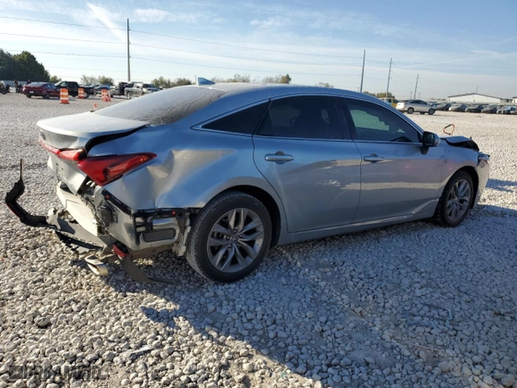 2022 Toyota Avalon XLE with VIN 4T1JZ1FB4NU077717, listed as a Copart auction lot 82772264 with 47,926 mi miles and Salvage Title. Bid and sale history available at carsss.com. Image 3.