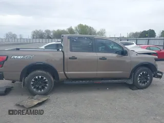2021 Nissan Titan SL z VIN 1N6AA1ED6MN526285, wystawiony jako IAAI lot #41866324 z przebiegiem 80 524 mil mil oraz . Historia ofert i sprzedaży dostępna na DreamBid. Obrazek 13.