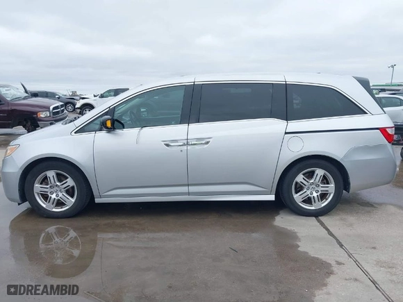 2012 Honda Odyssey Touring with VIN 5FNRL5H92CB119558, listed as a IAAI auction lot 41548061 with NaN miles. Bid and sale history available at carsss.com. Image 14.