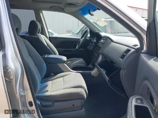 2008 Honda Pilot SE with VIN 5FNYF28398B020868, listed as a IAAI auction lot 41789338 with 286,261 mi miles. Bid and sale history available at carsss.com. Image 5.