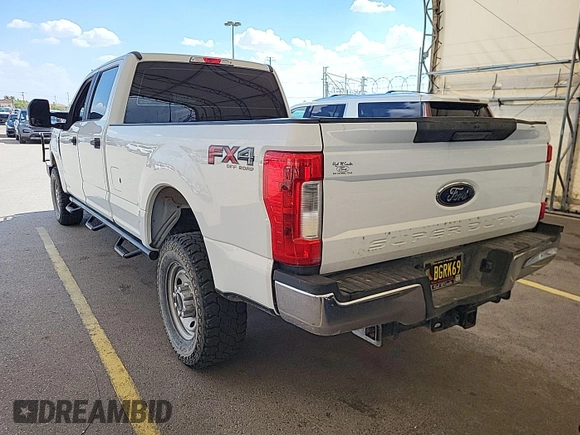 2019 Ford F-250 XL with VIN 1FT7W2B65KEE40165, listed as a IAAI auction lot 42727924 with 182,010 mi miles and . Bid and sale history available at DreamBid. Image 17.