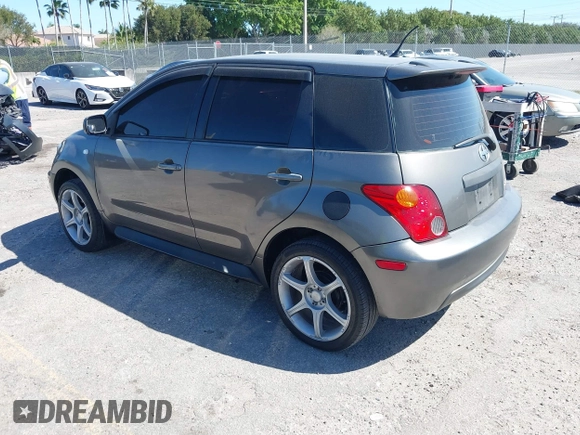 2005 Scion xA z VIN JTKKT624450127059, wystawiony jako IAAI lot #41828241 z przebiegiem 173 352 mil mil oraz . Historia ofert i sprzedaży dostępna na DreamBid. Obrazek 3.
