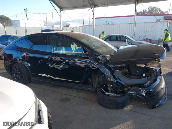 2022 Tesla Model X Plaid with VIN 7SAXCBE60NF351288, listed as a IAAI auction lot 40847518 with NaN miles. Bid and sale history available at carsss.com. Image 13.