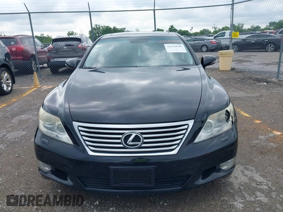 2010 Lexus LS 460 z VIN JTHCL5EF5A5005714, wystawiony jako IAAI lot #42616045 z przebiegiem 101 834 mil mil oraz . Historia ofert i sprzedaży dostępna na DreamBid. Obrazek 12.