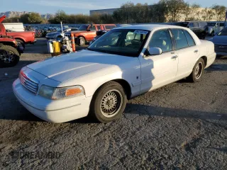 2000 Ford Crown Victoria LX z VIN 2FAFP74W1YX198152, wystawiony jako Copart lot #86214314 z przebiegiem 39 791 mil mil oraz Szkoda całkowita • Salvage title. Historia ofert i sprzedaży dostępna na DreamBid. Obrazek 1.