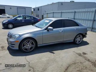 2014 Mercedes-Benz C 350 Sport с VIN WDDGF5HB3EA946049, выставлен на аукционе Copart как лот 64132535 с пробегом 122 937 миль миль и Списание • Salvage title. История ставок и продаж доступна на DreamBid. Изображение 1.