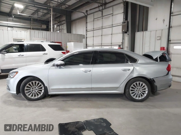 2016 Volkswagen Passat SE z VIN 1VWBT7A37GC027073, wystawiony jako IAAI lot #41073634 z przebiegiem 72 563 mil mil oraz . Historia ofert i sprzedaży dostępna na DreamBid. Obrazek 14.
