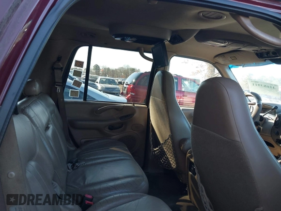 1998 Ford Expedition XLT z VIN 1FMFU18L5WLA05569, wystawiony jako IAAI lot #41683911 z przebiegiem 235 322 mil mil oraz . Historia ofert i sprzedaży dostępna na DreamBid. Obrazek 8.