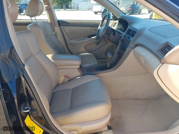 2000 Lexus ES 300 with VIN JT8BF28G2Y5093962, listed as a IAAI auction lot 41634264 with 106,951 mi miles. Bid and sale history available at carsss.com. Image 5.