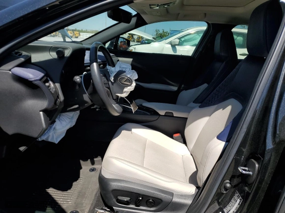 2022 Lexus UX with VIN JTHP3JBH7N2049530, listed as a Copart auction lot 48697605 with 54,247 mi miles and Salvage Title. Bid and sale history available at carsss.com. Image 7.