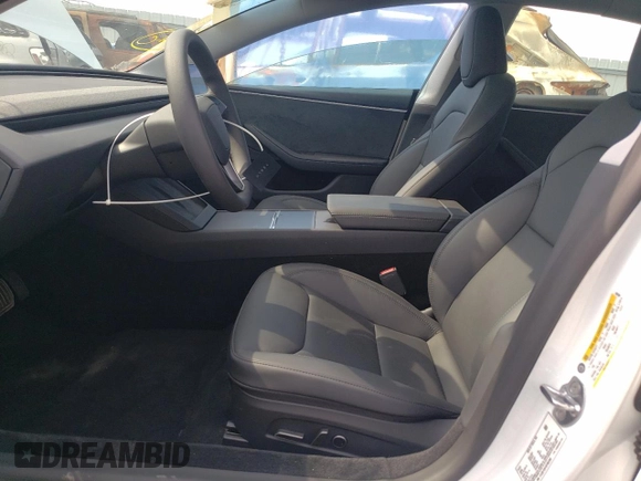 2025 Tesla Model 3 Long Range z VIN 5YJ3E1EB1SF962360, wystawiony jako Copart lot #54586115 z przebiegiem 391 mil mil oraz Szkoda całkowita • Salvage title. Historia ofert i sprzedaży dostępna na DreamBid. Obrazek 7.