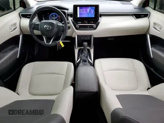 2023 Toyota Corolla Cross XLE с VIN 7MUDAAAGXPV069730, выставлен на аукционе Copart как лот 55795035 с пробегом 26 368 миль миль и Списание • Salvage title. История ставок и продаж доступна на DreamBid. Изображение 8.